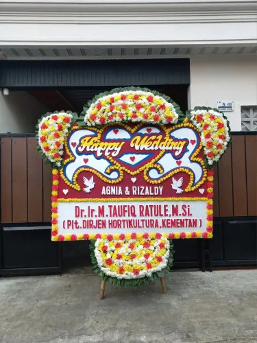 Papan Bunga Pernikahan jembatan lima